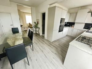 Kitchen Diner- click for photo gallery